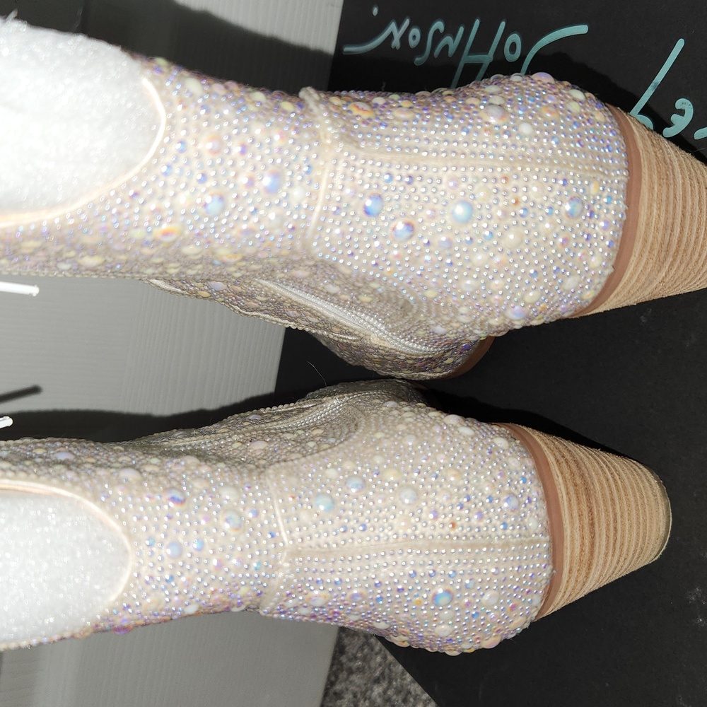 Betsey Johnson White Heeled Boots with Sparkly Finish And Pearls - Picture 4 of 4